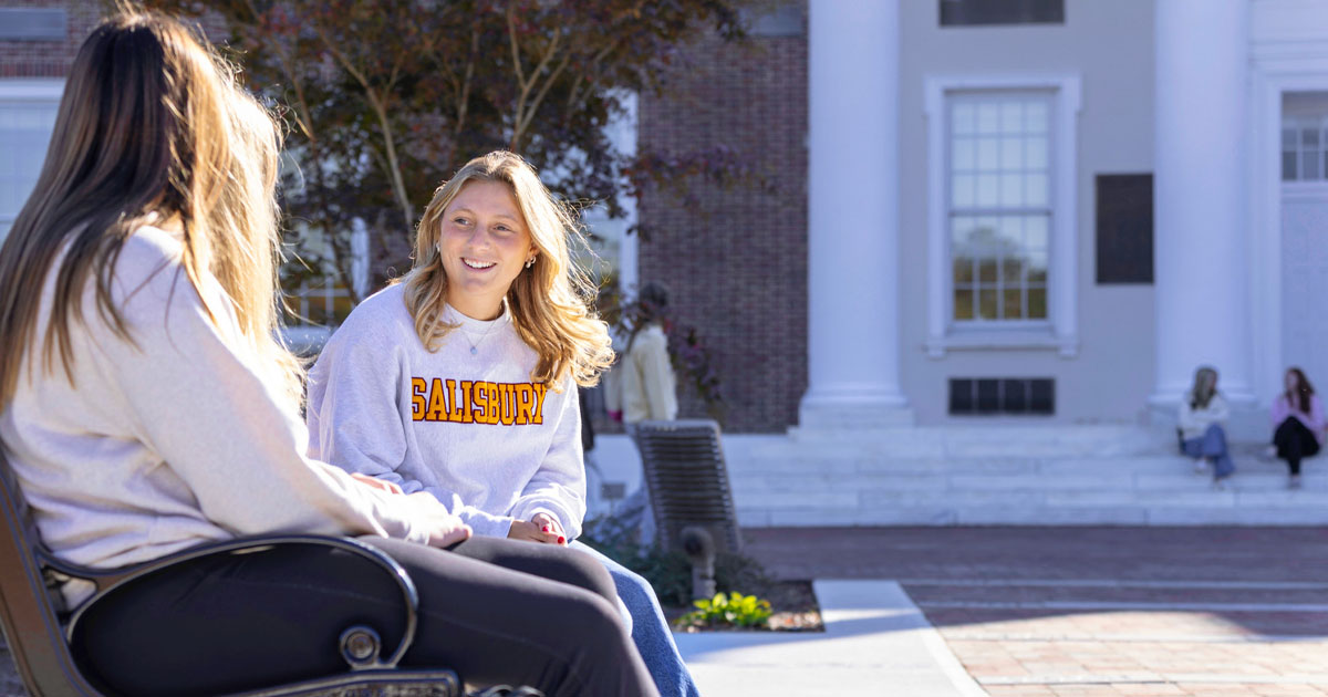 SU students in Centennial Plaza